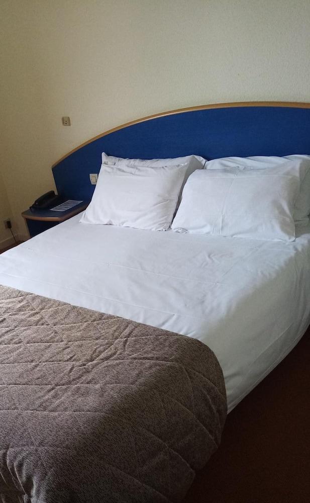 Cit'Hotel Les Alizes Limoges Exterior foto